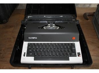 Olympia Typewriter In Original Case