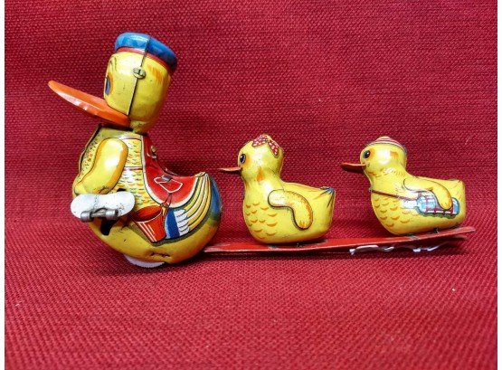 Vintage Japanese Windup Mother Duck & Ducklings Toy