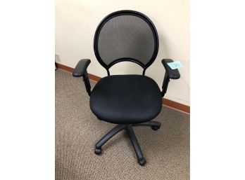 Round Back Black Mesh Office Chair Adjustable Arms And Height