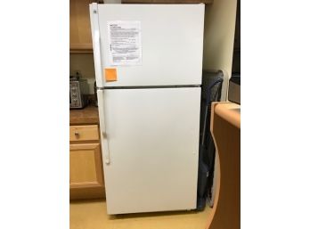 30' GE Refrigerator W/ Top Freezer