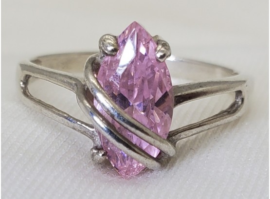 Vintage Sterling Silver Size 8 Ring With A Lovely Pink Stone ~ 3.04 Grams