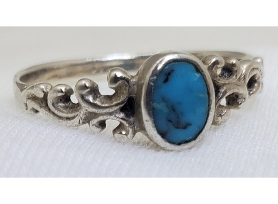 Vintage Size 7.5 Sterling Silver Victorian Style Ring With Blue Stone ~ 1.47 Grams