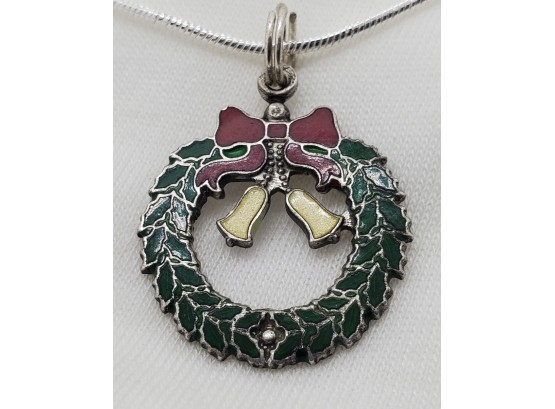 Vintage Sterling Silver With Enamel Christmas Wreath Pendant W/ Silver Plated 18' Chain ~ 6.85 Grams