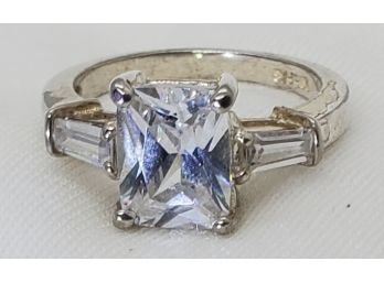 Vintage Sterling Silver Size 6 Engagement Ring With CZ's ~ 4.41 Grams