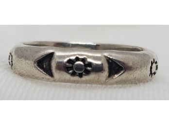 Sterling Silver Size 7 Southwest Style Ring ~ 3.84 Grams
