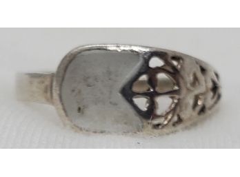 Vintage Sterling Silver Size 7 Ring With Lovely Design ~ 2.53 Grams