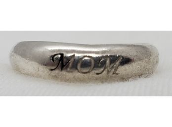 Vintage Size 8 Sterling Silver 'MOM' Ring ~ RJ8 ~ 1.88 Grams