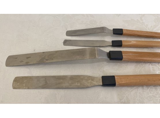 A Lot Of FOUR Williams-Sonoma Wood Handle Offset Icing Spatulas