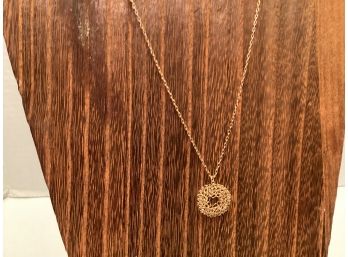 Vintage Gold Tone Necklace With Gold Tone Wreath Pendant
