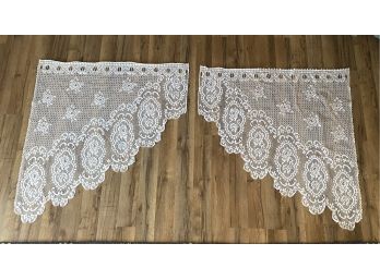 Pair Of Vintage Lace Curtains 35x37