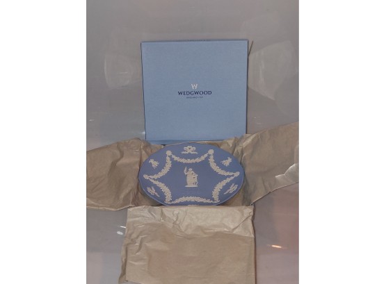Wedgwood Jasperware White On Blue 1998 Plate 7-1/4'