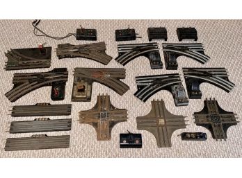 Lot Of Lionel O-Gauge Pre And Postwar Switches, Controllers And Crossings