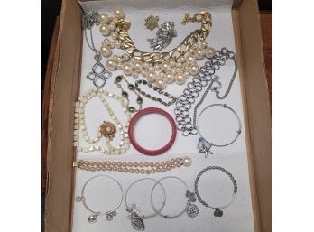 Lovely Jewelry Lot To Compliment Your Outfits C3