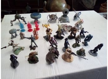 31 Star Wars Small Action Figures And Accessory Ships And Robotics  Mostly From 2005/2007  A3