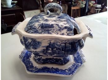 Blue And White Gravy Boat Looks Like Vintage Transferware  With Beautiful Pattern D3