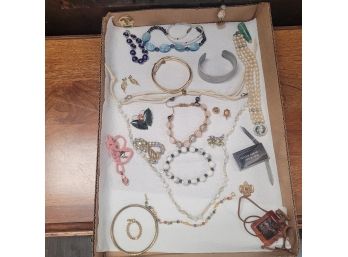 Lot Of Beautiful Jewlery To Compliment Your Wardrobe C3
