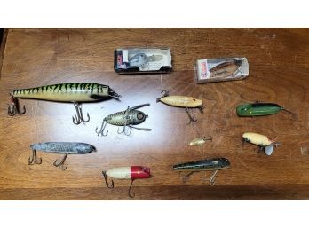 Vintage Fishing Lure Lot Of Ten    E3