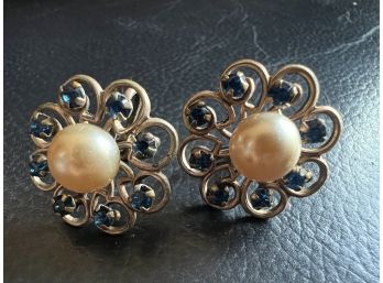 Vintage Pearl Screw Back Earrings