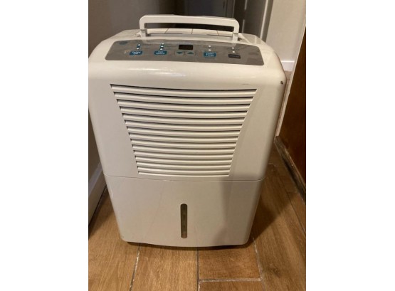General Electric Dehumidifier - Capacity 30 Pints / 24 Hours