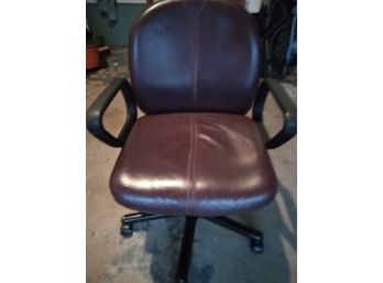 Leather Upholstered Office Chair That Swivels, Rotates & Has Casters