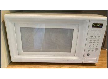 General Electric Co Household Microwave Oven - Good Working Condition