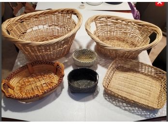 Baskets Of Baskets! Two Large Laundry Or Linens? Two For Serving Biscuits And Two For Whatchamacallits