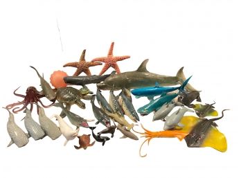 More Than 30 Plastic Sea Creatures Toys.