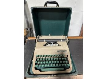 Vintage Underwood Leader 1954 Typewriter ~  Green Keys & Case ~