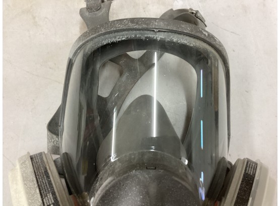 Professional 3m Full Face Respirator Twist On Filters Used For Spraying Paint Glass Was Covered With Shield