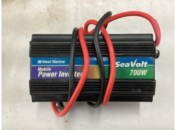 West Marine Mobile Power Inverter Seavolt 700W Max 560W Continuous Untested See Pictures