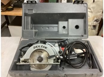 Like New Skilsaw Professional Model 77 7-1/4in Worm Drive Saw In Case With Oil And Wrench Amazing Condition