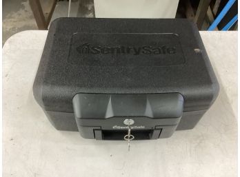 Like New Sentry Safe Co. Fireproof Strong Box With Key Lock 2 Keys Like Brand New Small Spot On Lid