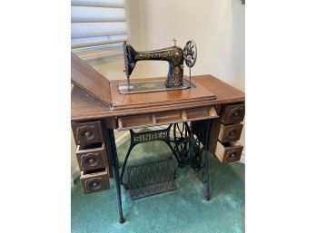 Vintage Singer Treadle Sewing Machine With Table 36x17x28
