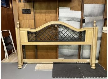 Beautiful Thomasville Headboard (Matches Display Cabinet That Is Also Available In This Auction)