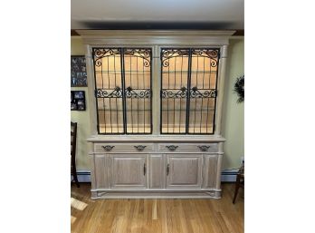 Beautiful Thomasville Two Piece Display Cabinet / Hutch