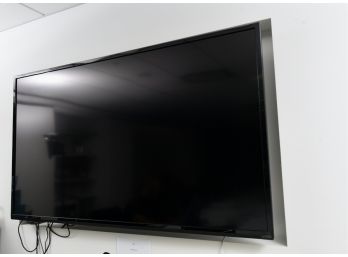 Vizio 70' 1080p 120 Hz Razor LED Smart HDTV (Model No. E701i-A3) With Remote And Wall Mount