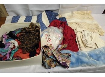 Large Lot Of Various Vintage Linens