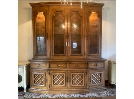 Thomasville Traditional Style China Cabinet