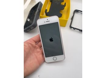 WORKING IPhone 7 SE In Pink Including Otterbox Case - Factory Reset