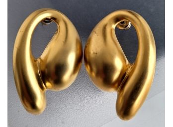 Pretty Gold Tone Free Form Modernist Pierced Post Earrings
