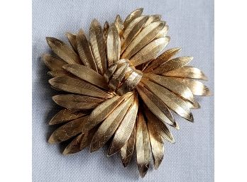 Etched Gold Tone Vintage Flower Starburst Brooch