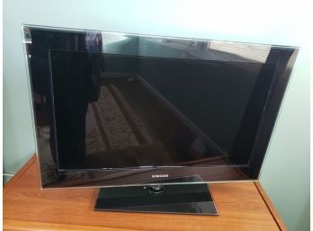 38' Samsung Flat Screen TV