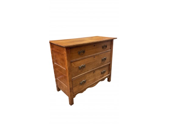 An Antique Oak Dresser With 3 Drawers - 38'w X 17.5'd X 31'h