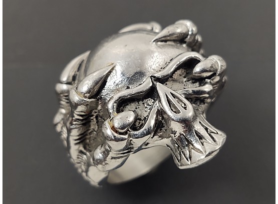 VINTAGE STAINLESS STEEL CLAWS HOLDING SKULL HEAD MENS BIKERS RING SIZE 13