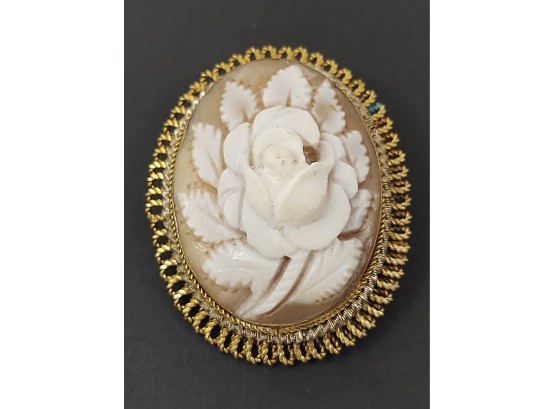 VINTAGE GOLD TONE NATURAL CARVED SHELL FLOWER CAMEO BROOCH / PENDANT