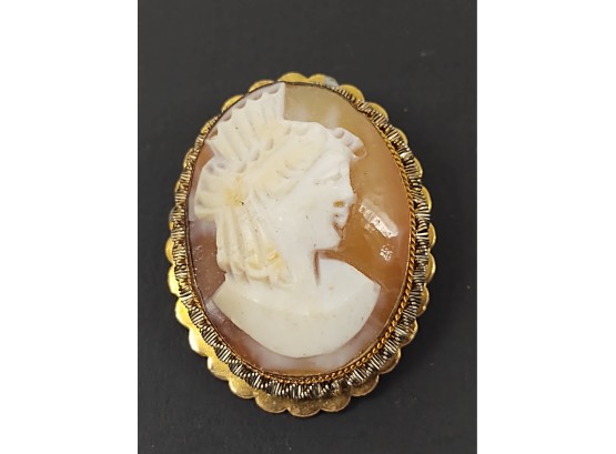 VINTAGE GOLD TONE NATURAL CARVED SHELL CAMEO BROOCH / PENDANT