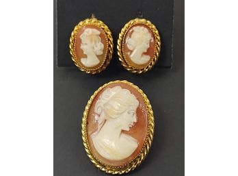 VINTAGE GOLD TONE CARVED NATURAL SHELL CAMEO BROOCH / EARRINGS SET