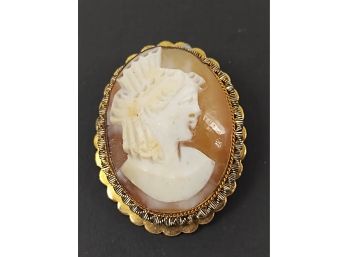 VINTAGE GOLD TONE NATURAL CARVED SHELL CAMEO BROOCH / PENDANT