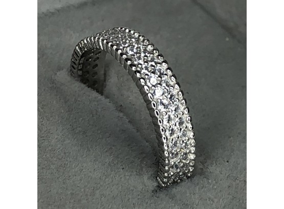 Lovely 925 / Sterling Silver Band With 100's Of Sparkling White Zircons - Very Pretty Ring ! - Great Gift !