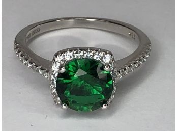 Fabulous Brands New - Sterling Silver / 925 Ring With Emerald & Sparkling White Topaz - Very Pretty !